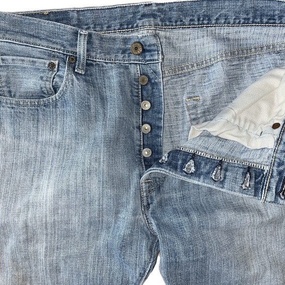 Levi brand 33 inch waist by 32 inch length - Picture 4 of 4